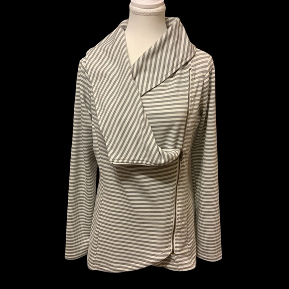 ANDREE BY UNIT GRAY & WHITE STRIPE COWL SIDE ZIP-UP SWEATER / Size S - Picture 4 of 11